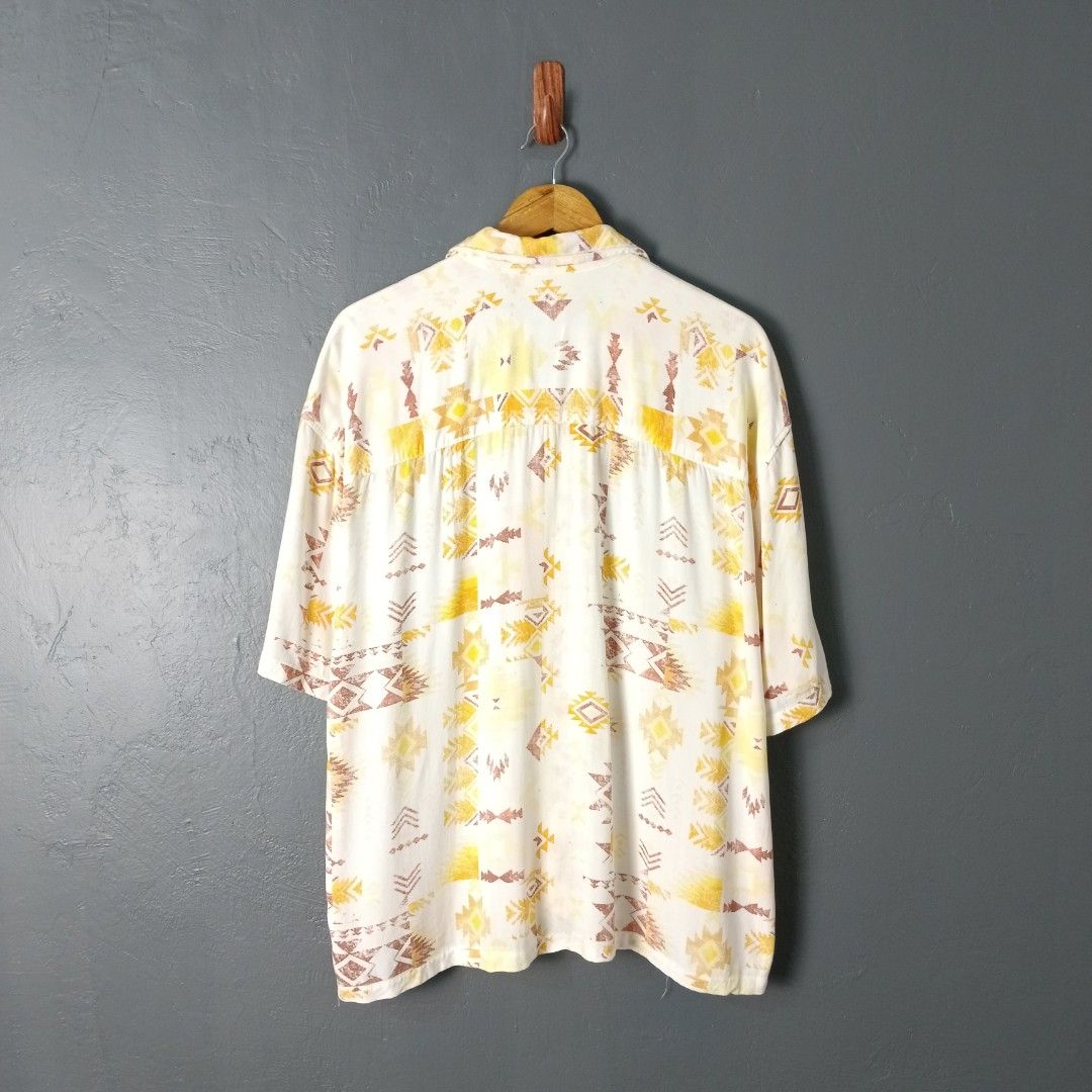 For Men - Pull & Bear - Updated Garments (Category: Tshirts & Polo Shirts ) located in Bacolod City. Submitted by drop.ph (Listing ID 1468383182, Image 2). Description: Pull & Bear - Updated Garments Authentic *Viscose *Size M - 23.5x27 *Excellent *No Flaws *Price: 680php *Add SF if outside Bacolod City .