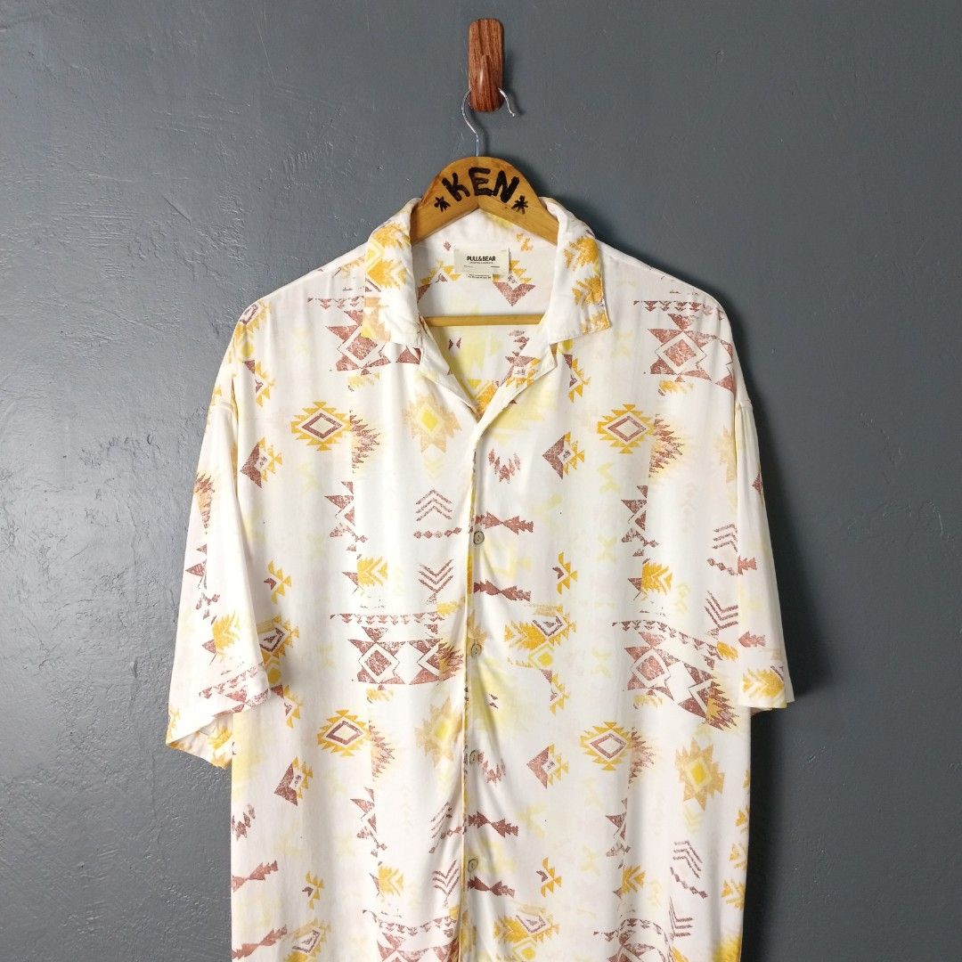 For Men - Pull & Bear - Updated Garments (Category: Tshirts & Polo Shirts ) located in Bacolod City. Submitted by drop.ph (Listing ID 1468383182, Image 3). Description: Pull & Bear - Updated Garments Authentic *Viscose *Size M - 23.5x27 *Excellent *No Flaws *Price: 680php *Add SF if outside Bacolod City .