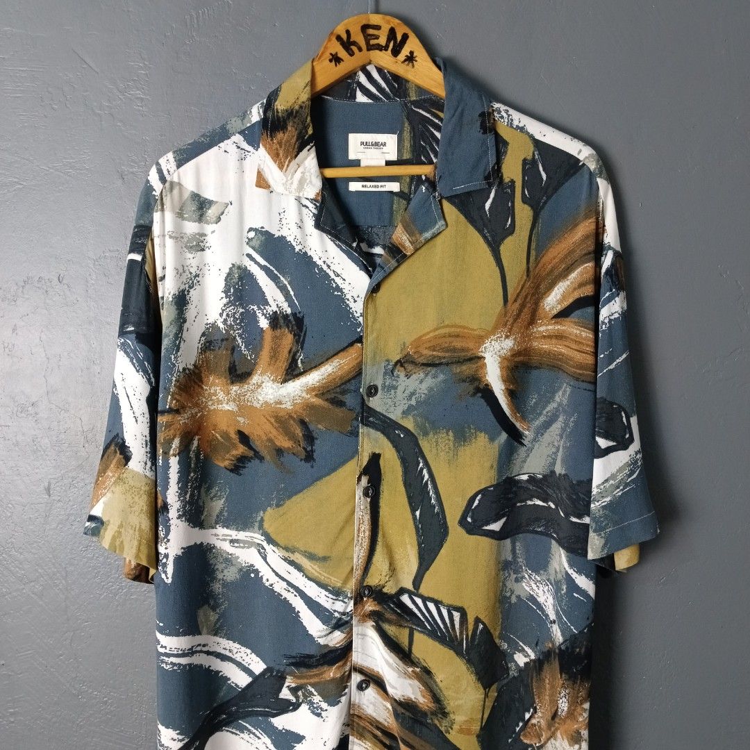 For Men - Pull & Bear - Urban Theory (Category: Tshirts & Polo Shirts ) located in Bacolod City. Submitted by drop.ph (Listing ID 1468375832, Image 3). Description: Pull & Bear - Urban Theory *Oversized, Viscose *Size S fits M - 22x29 *Excellent *No Flaws *Price: 680php *Add SF if outside Bacolod City .