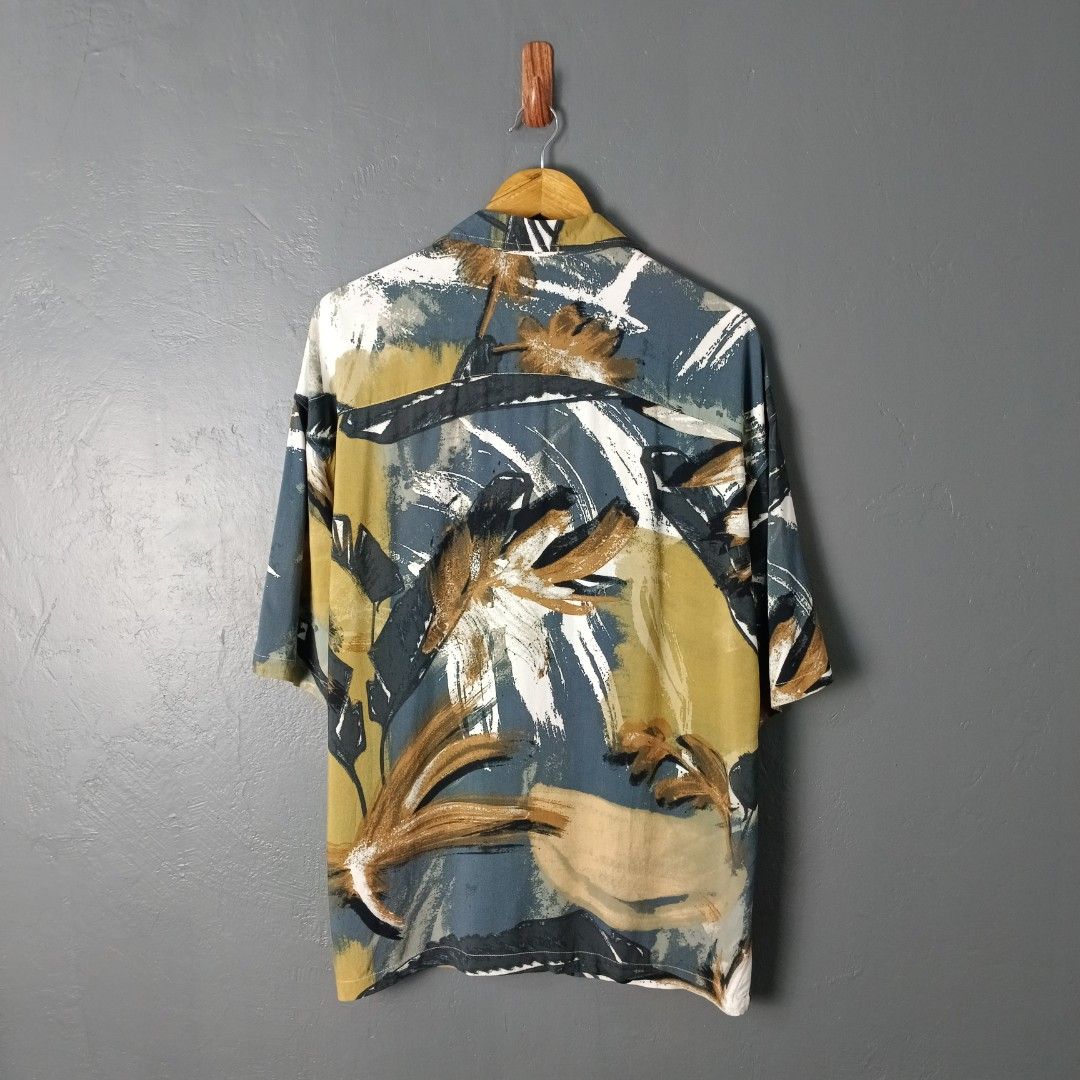 For Men - Pull & Bear - Urban Theory (Category: Tshirts & Polo Shirts ) located in Bacolod City. Submitted by drop.ph (Listing ID 1468375832, Image 2). Description: Pull & Bear - Urban Theory *Oversized, Viscose *Size S fits M - 22x29 *Excellent *No Flaws *Price: 680php *Add SF if outside Bacolod City .