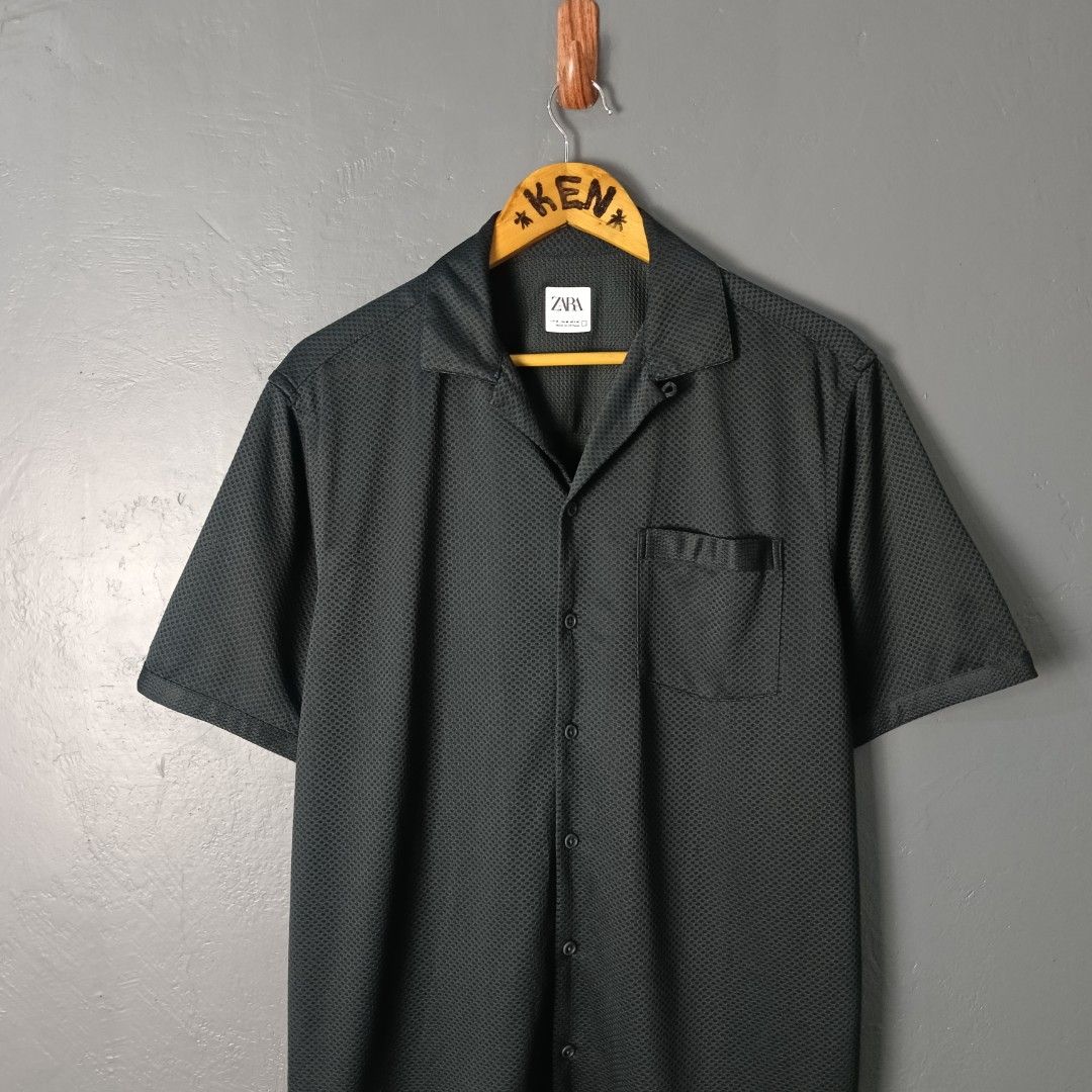 For Men - Zara - Textured Mesh (Category: Tshirts & Polo Shirts ) located in Bacolod City. Submitted by drop.ph (Listing ID 1468371323, Image 3). Description: Zara - Textured Mesh Shirt *Quick Dry *Size M - 22x28.5 *Excellent *No flaws *Price: 680php *Add SF if outside Bacolod City.