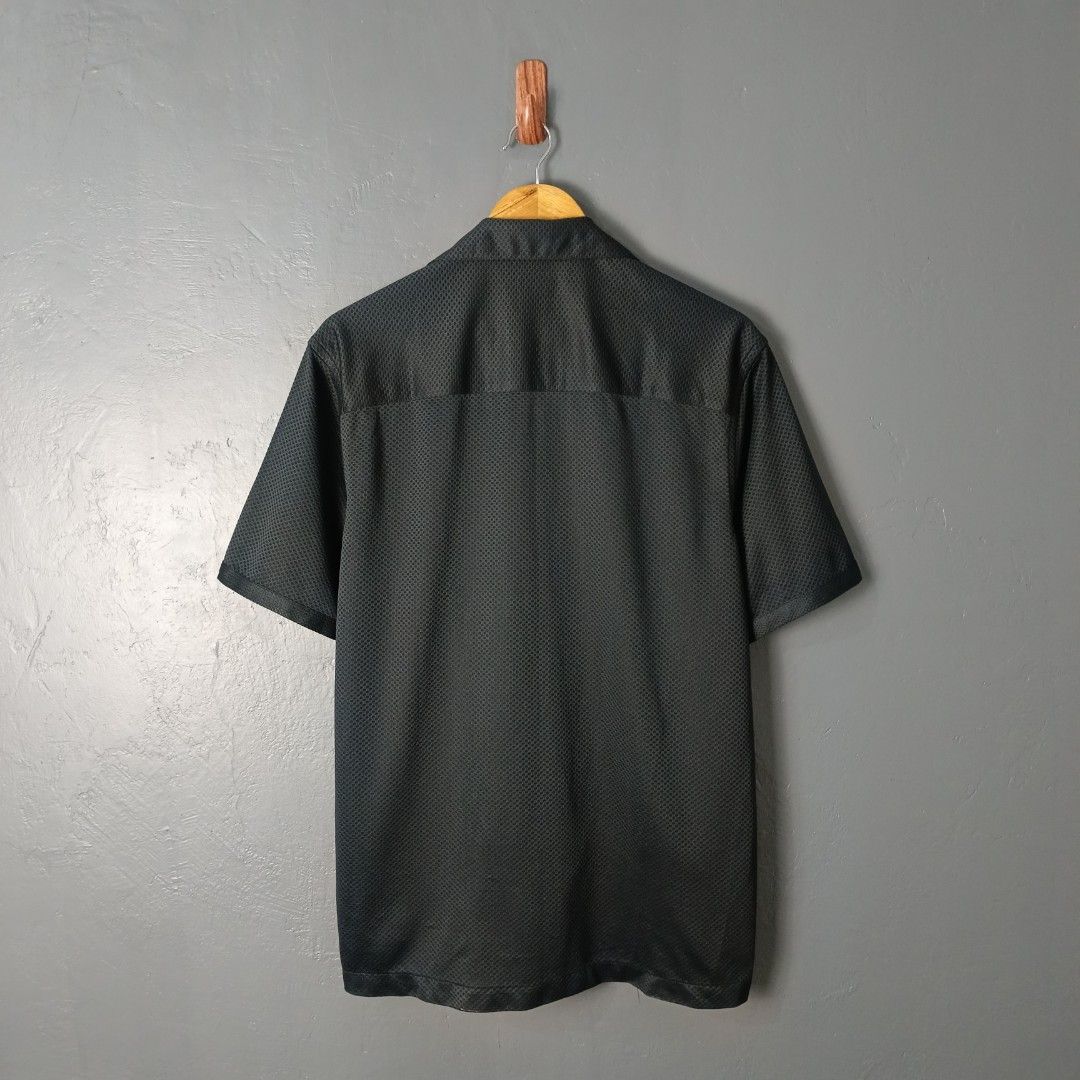 For Men - Zara - Textured Mesh (Category: Tshirts & Polo Shirts ) located in Bacolod City. Submitted by drop.ph (Listing ID 1468371323, Image 2). Description: Zara - Textured Mesh Shirt *Quick Dry *Size M - 22x28.5 *Excellent *No flaws *Price: 680php *Add SF if outside Bacolod City.