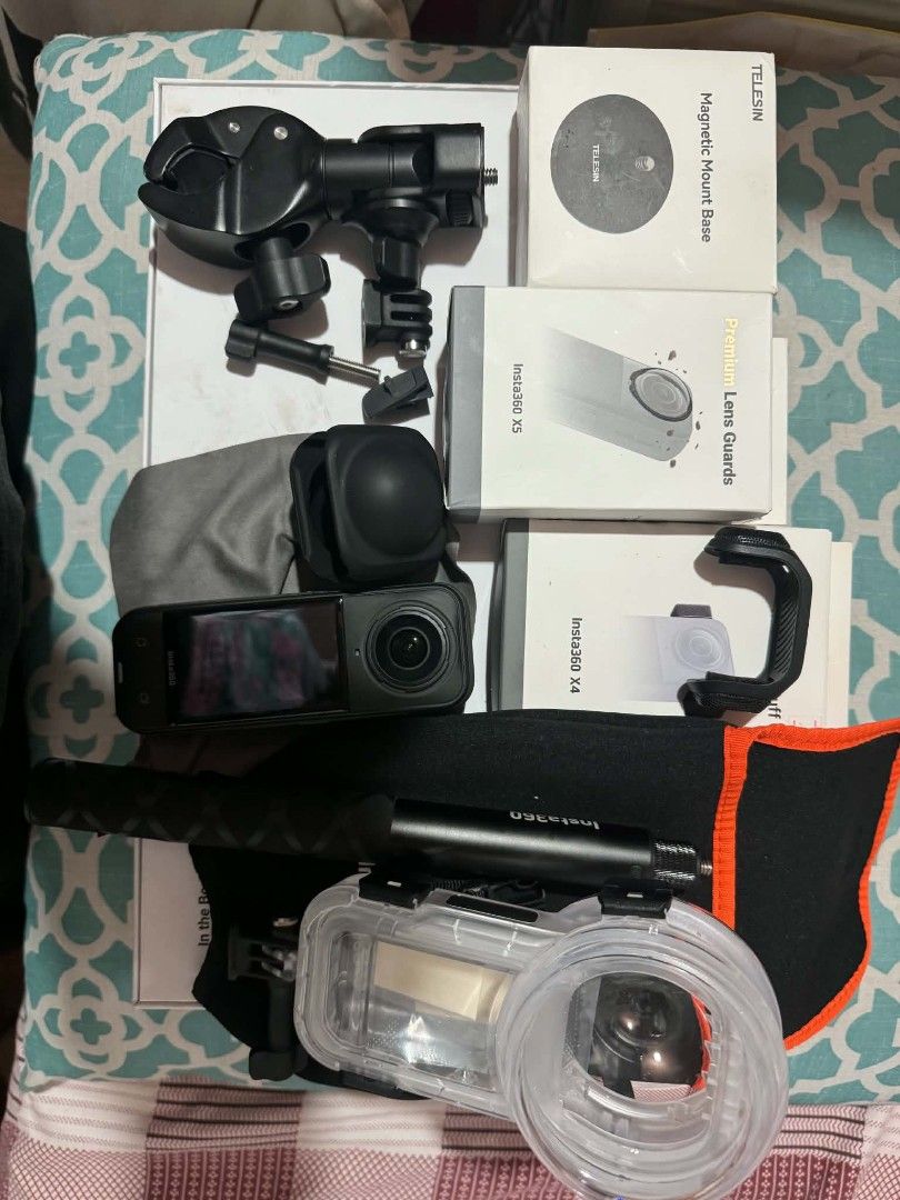 FOR SALE INSTA 360 X5 (Category: Other Gadgets) located in San Jose del Monte. Submitted by xanderking77267 (Listing ID 1468424355, Image 3). Description: Inclusions •Telesin magnetic mount base •Premium Lens Guard •Mic Wind Muff •Insta Motorcycle mount (never been used) •Silicone lens •Insta 360 invisible stick •Insta 360 Memory Card 128 gb •Dive Case for Under water shot 27k 27k 27k Pm for more details.