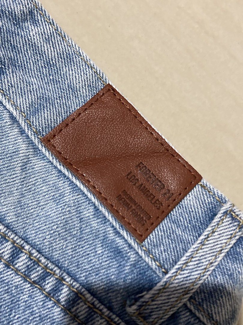 FOREVER 21 Baggy Jeans (Category: Jeans) located in Manila. Submitted by jeeyymzs (Listing ID 1468402832, Image 2). Description: Preloved Baggy Jeans Brand: FOREVER 21 Condition: 9/10 Waist: 30 Length: 38 Thigh: 12.8 Leg Opening: 11 Price: 500 pesos only Location: Quezon City, near SM North EDSA/Trinoma.