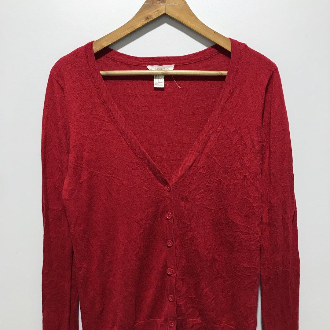 FOREVER 21 Red Button Down Cardigan (Category: Coats, Jackets and Outerwear) located in Cavite. Submitted by tanya.valentin (Listing ID 1468388917, Image 1). Description: - 23x25.