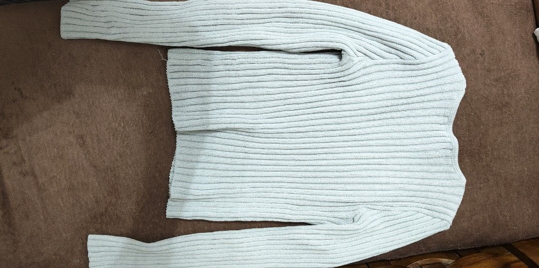 Forever 21 Ribbed Knit V-Neck Sweater (Category: Longsleeves) located in Manila. Submitted by snz_shop (Listing ID 1468459933, Image 3). Description: - Brand: Forever 21 - Color: Light Grey - Size: Medium (M) - Material/Texture: Cozy ribbed knit with vertical texturing - Design: Deep V-neckline and long sleeves - Condition: Excellent pre-loved condition / Brand new options available - Perfect for: Casual days, layering, and chic minimalist outfit
