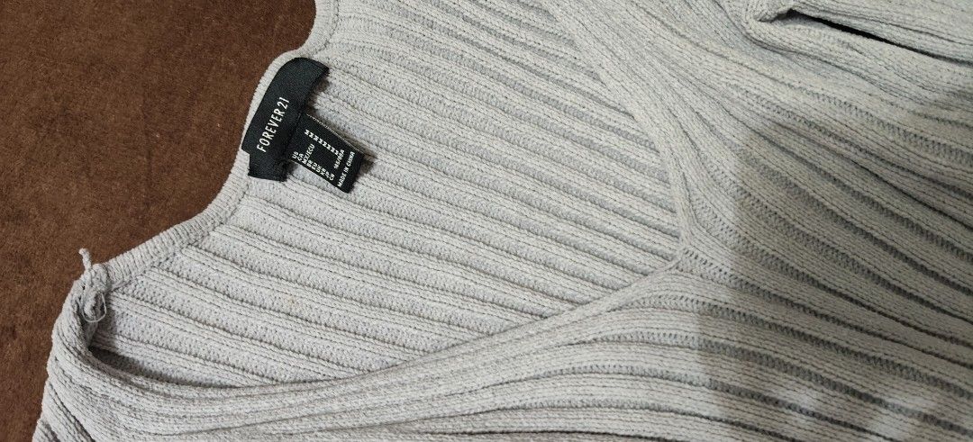 Forever 21 Ribbed Knit V-Neck Sweater (Category: Longsleeves) located in Manila. Submitted by snz_shop (Listing ID 1468459933, Image 2). Description: - Brand: Forever 21 - Color: Light Grey - Size: Medium (M) - Material/Texture: Cozy ribbed knit with vertical texturing - Design: Deep V-neckline and long sleeves - Condition: Excellent pre-loved condition / Brand new options available - Perfect for: Casual days, layering, and chic minimalist outfit