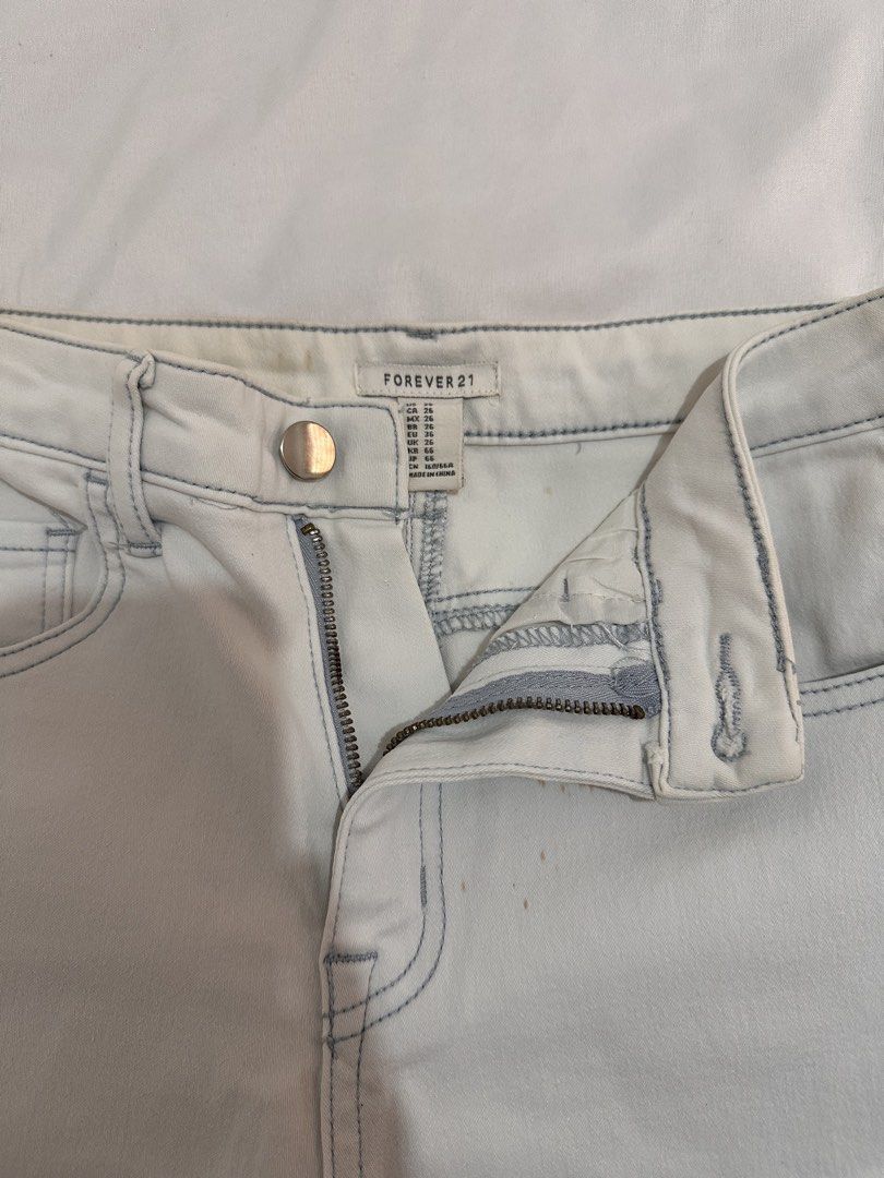 Forever 21 White Wash Skinny Jeans (Category: Jeans) located in Marilao. Submitted by shopbychacha (Listing ID 1468304027, Image 2). Description: Forever 21 White Wash Skinny Jeans Size: 26 With flaws given in the picture but need washing only! Original brand .