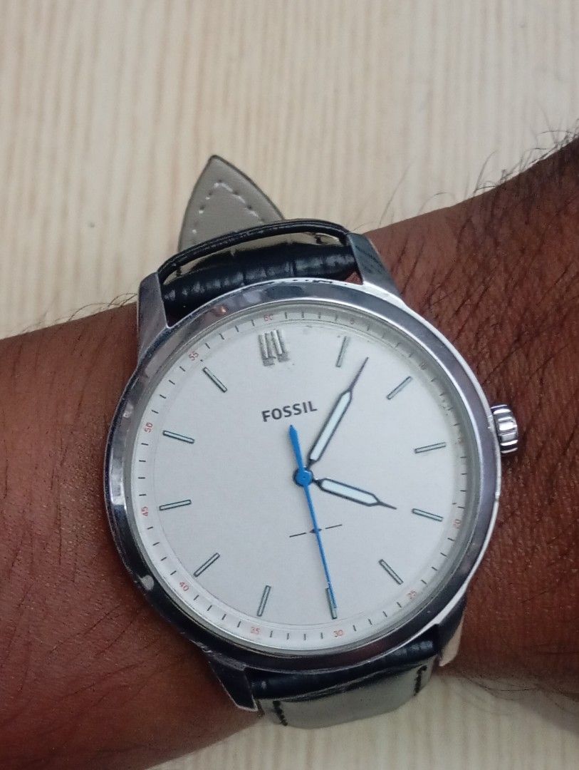 Fossil (Category: Men's Watches) located in Las Pinas. Submitted by quick_deals_great_finds2 (Listing ID 1468426155, Image 3). Description: Original good working condition Quartz with battery 40mm.