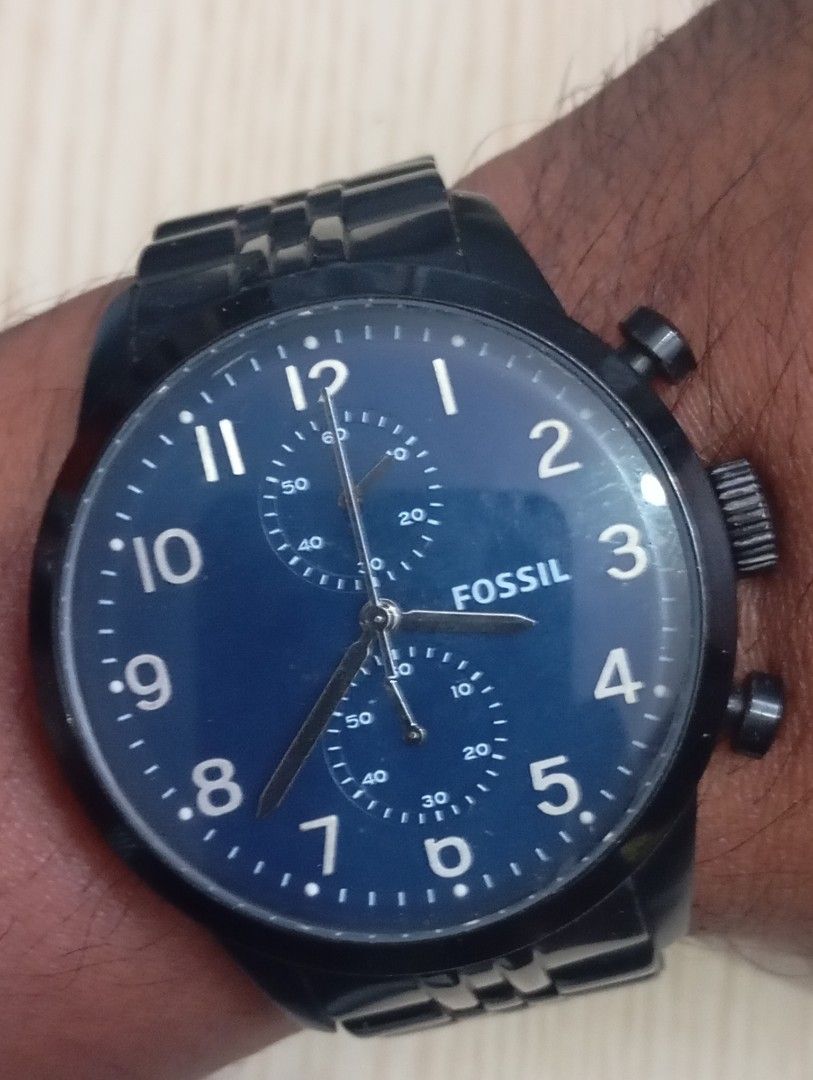 Fossil big size (Category: Men's Watches) located in Las Pinas. Submitted by quick_deals_great_finds2 (Listing ID 1468350608, Image 2). Description: Original good working condition Quartz with battery Big size 45mm fits wrist 7 inches.