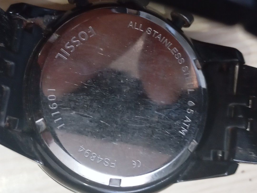 Fossil big size (Category: Men's Watches) located in Las Pinas. Submitted by quick_deals_great_finds2 (Listing ID 1468350608, Image 3). Description: Original good working condition Quartz with battery Big size 45mm fits wrist 7 inches.