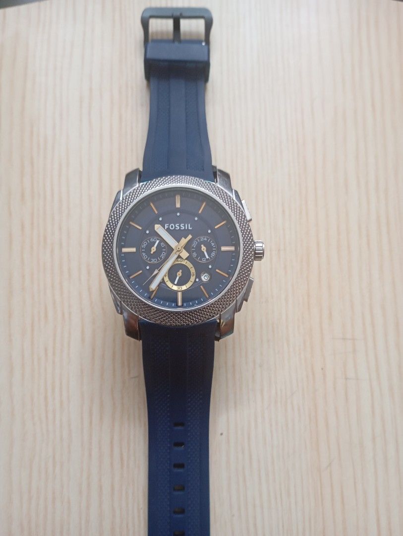 Fossil chronograph (Category: Men's Watches) located in Las Pinas. Submitted by quick_deals_great_finds2 (Listing ID 1468298268, Image 3). Description: Original good working condition Quartz chronograph with battery 45mm big size functional chronograph.