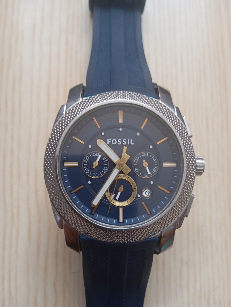 Fossil chronograph (Category: Men's Watches) located in Las Pinas. Submitted by quick_deals_great_finds2 (Listing ID 1468298268, Image 1). Description: Original good working condition Quartz chronograph with battery 45mm big size functional chronograph.