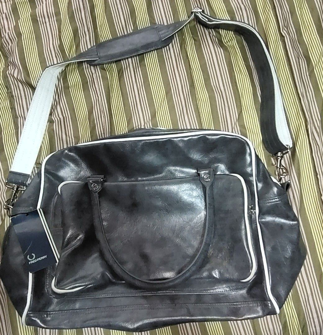 Fred Perry Holdall Bag Grey (Category: Sling Bags) located in Manila. Submitted by myno23lenel (Listing ID 1468291000, Image 2). Description: for sale Fred Perry Holdall Bag Grey in good condition, only signs of usage.leather perfect condition, only issue slight yellowing on white linings good for everyday use,travelling 10k srp, selling cheap 2.2k only Location Fairview.