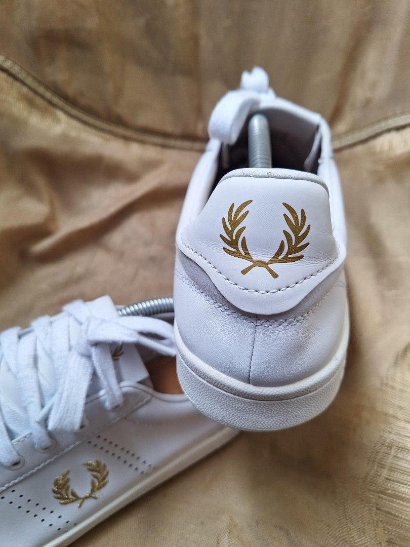 Fred perry white leather US 10 (Category: Casual Shoes) located in Santa Rosa. Submitted by pat0317 (Listing ID 1468308741, Image 3). Description: preloved fred perrywhite leather US size 10 has a scratch as seen on pic but overall still presentable no yellowish just pure white cod cop lalamove lbc j&t.