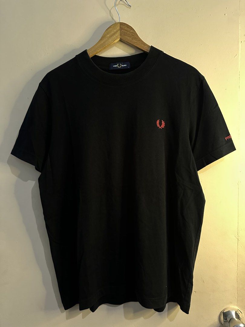 FREED PERRY ABSTRACT RAVE LIGHT (Category: Tshirts & Polo Shirts ) located in Manila. Submitted by bendeictsthrift53 (Listing ID 1468340926, Image 1). Description: - FREDD PERRY ABSTRACT RAVE LIGHT - BRAND NEW CONDITION - NO ISSUE - MASIKIP PA ANG NECK - COLOR RATE 10/10 - MALA SUPREME DESIGN - 21x27 - SIZE M.