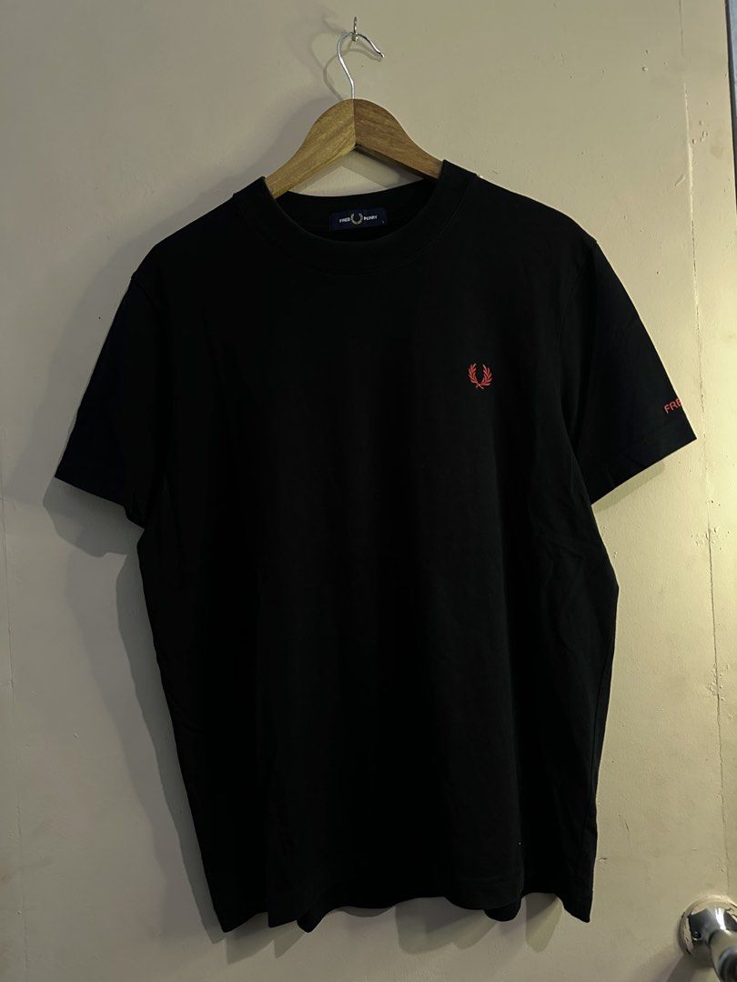 FREED PERRY ABSTRACT RAVE LIGHT (Category: Tshirts & Polo Shirts ) located in Manila. Submitted by bendeictsthrift53 (Listing ID 1468340926, Image 3). Description: - FREDD PERRY ABSTRACT RAVE LIGHT - BRAND NEW CONDITION - NO ISSUE - MASIKIP PA ANG NECK - COLOR RATE 10/10 - MALA SUPREME DESIGN - 21x27 - SIZE M.