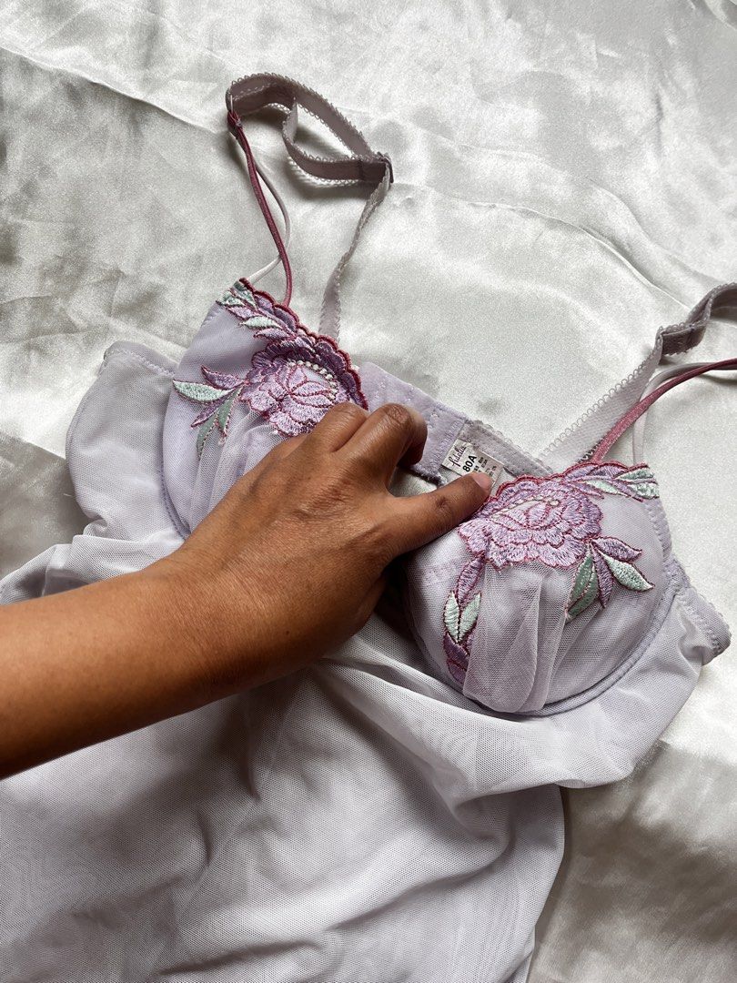 FS (Category: Sleeveless) located in Cagayan de Oro. Submitted by epicbird.185fef (Listing ID 1468309975, Image 3). Description: 🎀small to med 🎀padded.