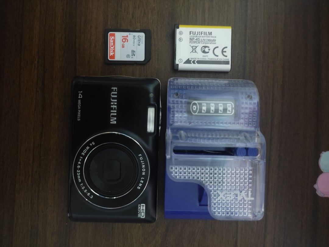 Fujifilm JX500 digital camera (Category: Cameras) located in Bacoor. Submitted by Exedriae (Listing ID 1468321911, Image 1). Description: 📸 FUJIFILM JX500 ✨ • Sensor: 14-megapixel 1/2.3-inch CCD sensor • Lens: 5x optical zoom • Screen: 2.7-inch fixed TFT LCD screen •Video: 720p HD video recording at 30 fps (Motion JPEG with mono audio) •Uses an NP-45A lithium-ion battery •Compatible with SD, SDHC, and SDXC memory cards •Face Detection, Blink Det