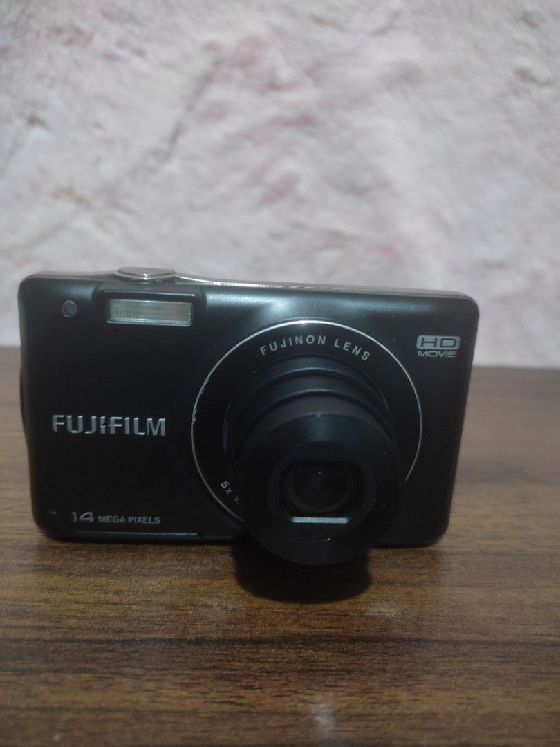 Fujifilm JX500 digital camera (Category: Cameras) located in Bacoor. Submitted by Exedriae (Listing ID 1468321911, Image 2). Description: 📸 FUJIFILM JX500 ✨ • Sensor: 14-megapixel 1/2.3-inch CCD sensor • Lens: 5x optical zoom • Screen: 2.7-inch fixed TFT LCD screen •Video: 720p HD video recording at 30 fps (Motion JPEG with mono audio) •Uses an NP-45A lithium-ion battery •Compatible with SD, SDHC, and SDXC memory cards •Face Detection, Blink Det