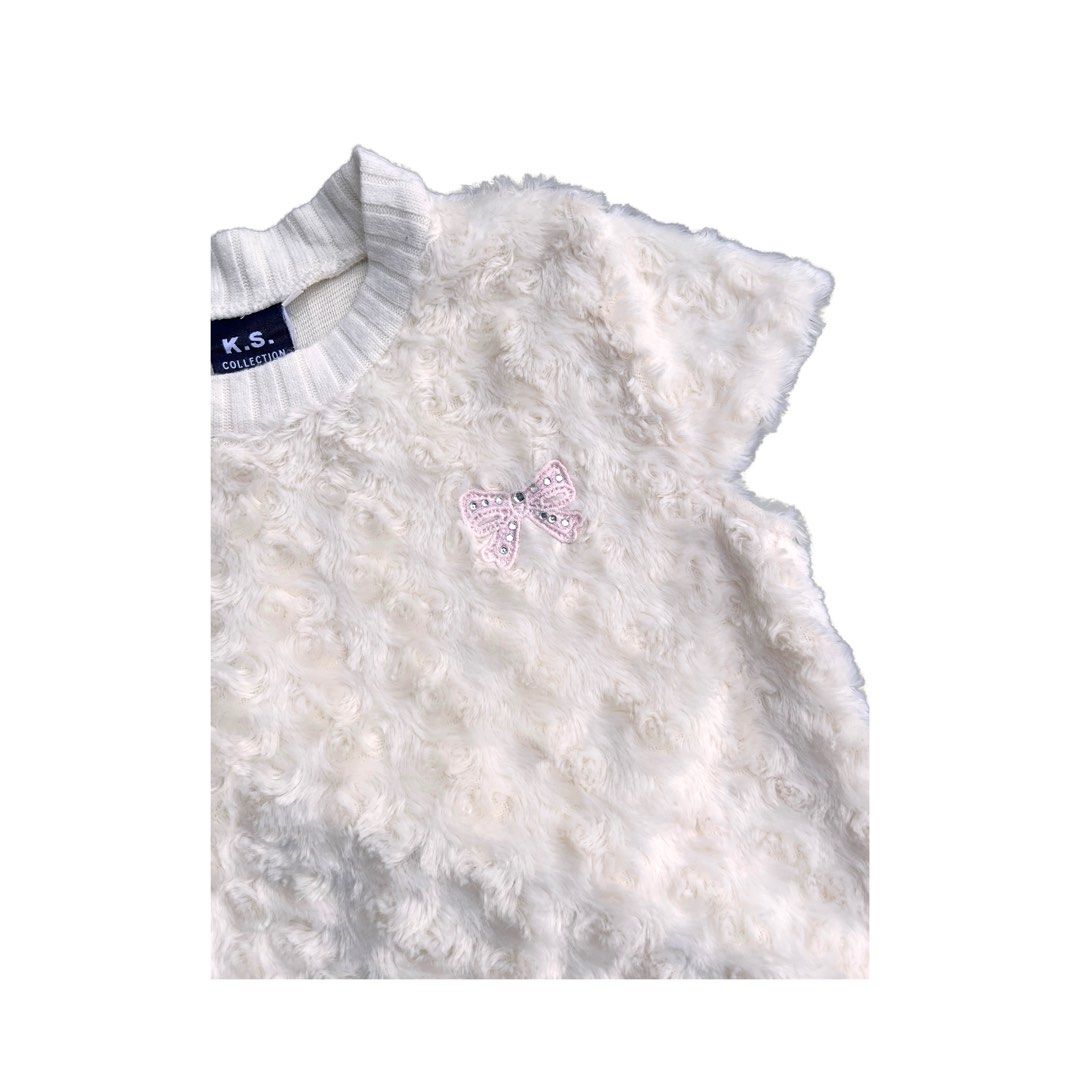 FUR MOCK NECK COQUETTE BABY TEE (Category: Others Tops) located in Baguio. Submitted by claie.bg (Listing ID 1468409700, Image 2). Description: ⊹ FUR MOCK NECK COQUETTE BABY TEE ⊹ ᰔ super cuteeeee!! ganda nito DEETS size xs to s bust 32 to 38 inches length 20.5 inches .