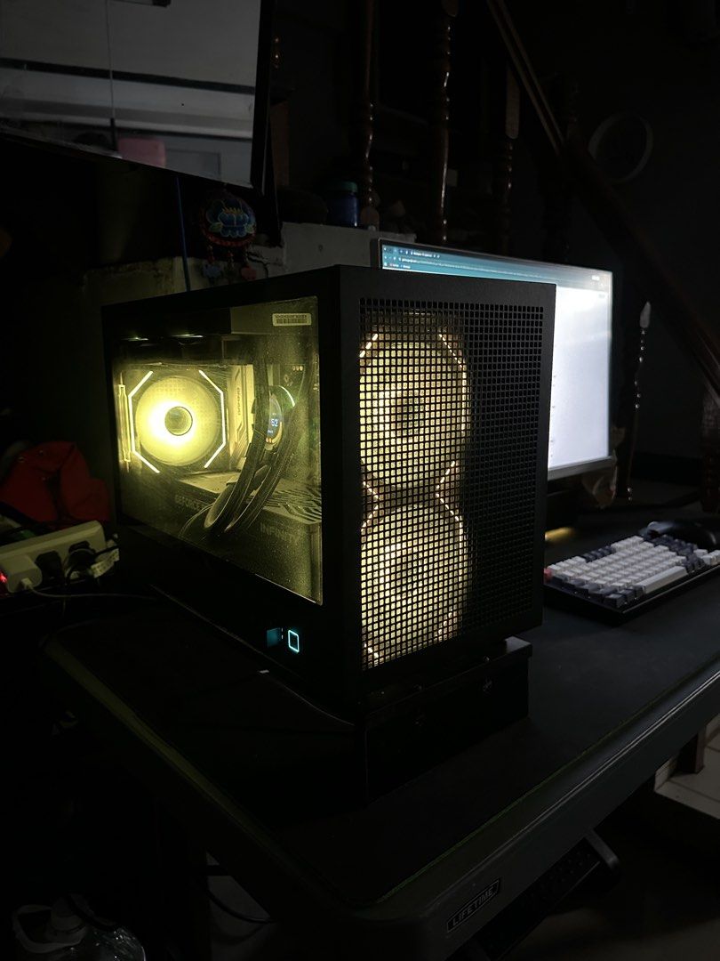 Gaming PC | AM5 Platform (Category: Desktops) located in Taguig. Submitted by vinoyye (Listing ID 1468354684, Image 3). Description: Powerful AM5 Gaming PC with RTX 5060 and clean black aesthetics! Perfect for gaming, multitasking, and productivity. 🎮 💻 FULL SPECS: * CPU: AMD Ryzen 7 8700F (8 Cores / 16 Threads) * GPU: Palit RTX 5060 8GB GDDR7 Infinity 3 * Motherboard: Gigabyte B650M Gaming Plus WiFi + Bluetooth (White) * RAM: 32GB (2×16GB) T-F