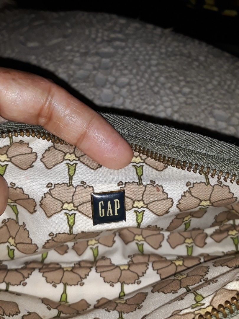 Gap Olive Green Utility Pouch Wristlet (Category: Purses & Pouches) located in Bulacan. Submitted by beautifulaseverswan (Listing ID 1468292088, Image 3). Description: - Brand: Gap - Color: Olive green - Features: Handy wrist strap with metal clasp, secure zip top closure - Pockets: 1 front zip pocket, 2 small button-flap pockets - Interior: Cute floral fabric lining with Gap logo patch - Perfect for: Carrying cards, keys, makeup, and daily essen