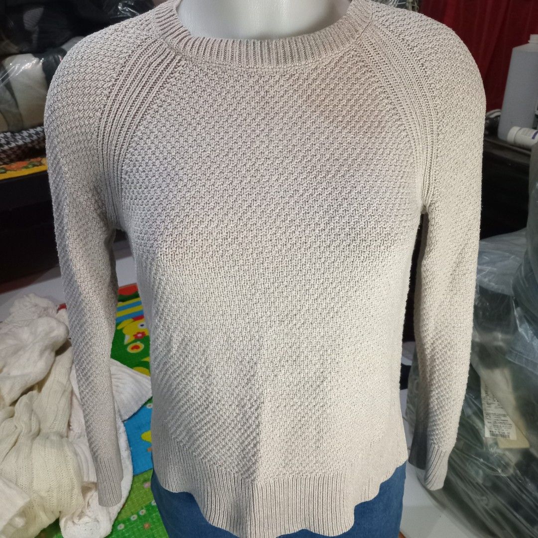 Gap plain color pull up sweater (Category: Coats, Jackets and Outerwear) located in Angono. Submitted by thrifted.fashionshop (Listing ID 1468463084, Image 1). Description: Fit - small *plain color - light brown *round neck <COLORS MAY VARY DUE TO LIGHTING> MOD : Gcash only COURIER : Jnt / Lalamove.