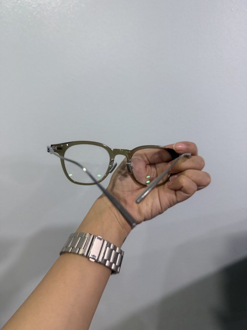 Gentlemonster glasses (Category: Sunglasses & Eyewear) located in Quezon City. Submitted by destashingmycloset (Listing ID 1468333707, Image 2). Description: I accidentally stepped on this huhu. I had it fixed in vision express but it’s still medj baliko. Huhu selling for really low! 200-300 grade Can be changed.