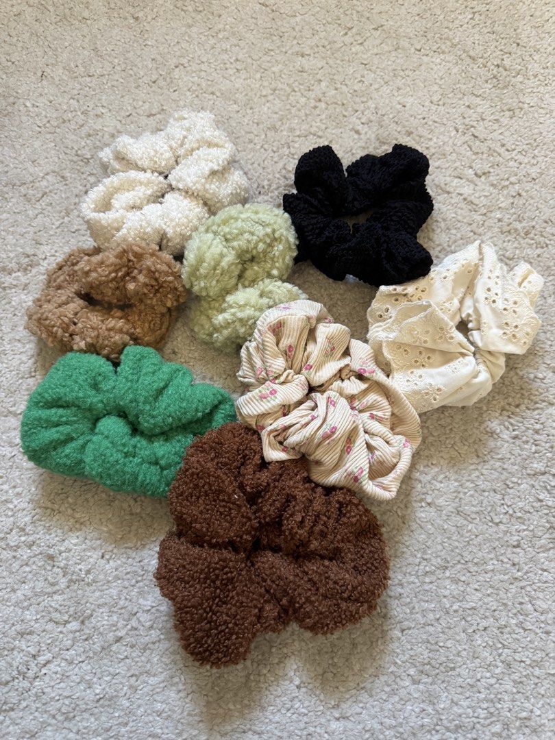 Giant scrunchies take-all (Category: Hair Accessories) located in Paranaque City. Submitted by closetanghelita (Listing ID 1468320116, Image 1). Description: Take all for ₱300 All brand new and unused just stored.