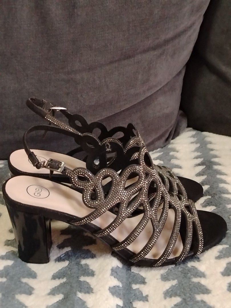 Gibi sandals size 8 (Category: Sandals) located in Rizal. Submitted by sanjane (Listing ID 1468363502, Image 3). Description: ones.