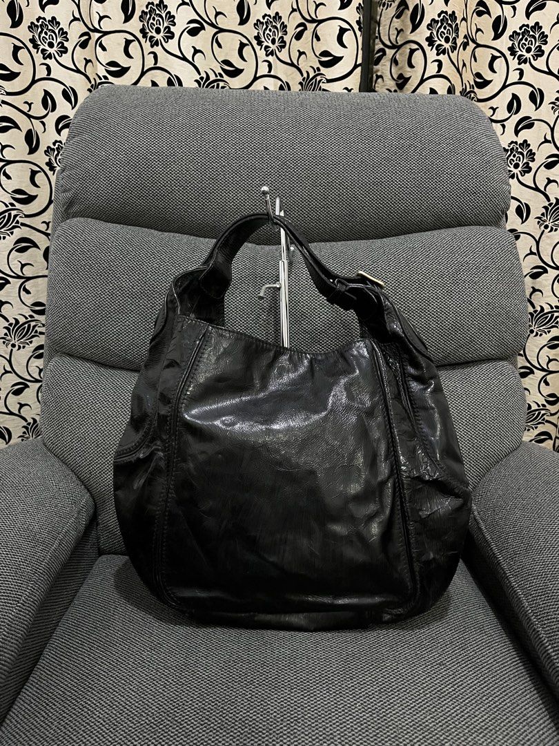Givenchy Leather Bag (Category: Shoulder Bags) located in Baguio. Submitted by whatthestore (Listing ID 1468460794, Image 2). Description: .