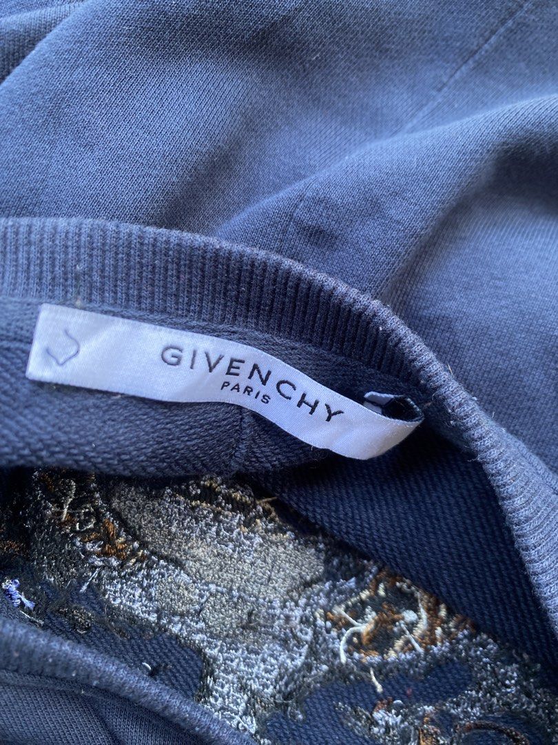 Givenchy Rottweiler Print Black Crewneck Sweatshirt (Category: Coats, Jackets and Outerwear) located in Bacolod City. Submitted by unkemptrags (Listing ID 1468439251, Image 2). Description: - Brand: Givenchy - Style: Iconic roaring Rottweiler graphic crewneck sweatshirt - Color: Classic Black - Fit: Regular fit, long sleeves - Details: Ribbed collar, cuffs, and hem - Condition: Great pre-loved condition, clean fabric with minimal wear - Perfect s
