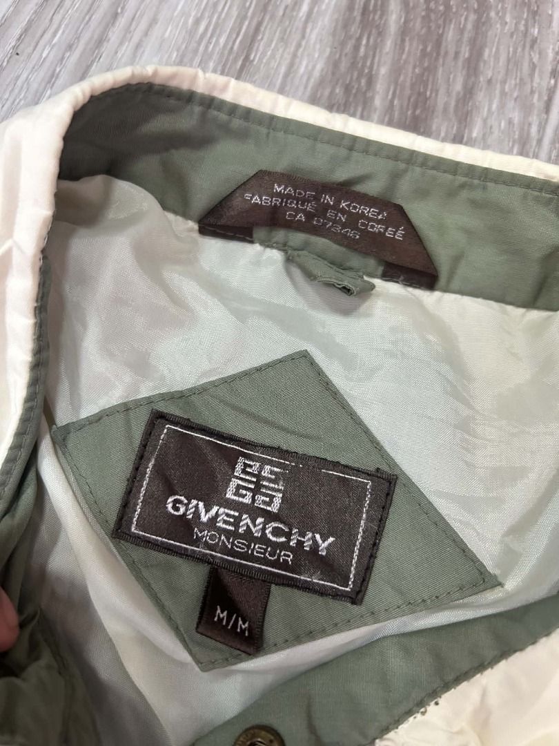 GIVENCHY VINTAGE JACKET (Category: Coats, Jackets and Outerwear) located in Digos. Submitted by grailz.find (Listing ID 1468302245, Image 2). Description: GIVENCHY HARRINGTON VINTAGE ISSUE NO PULLER.