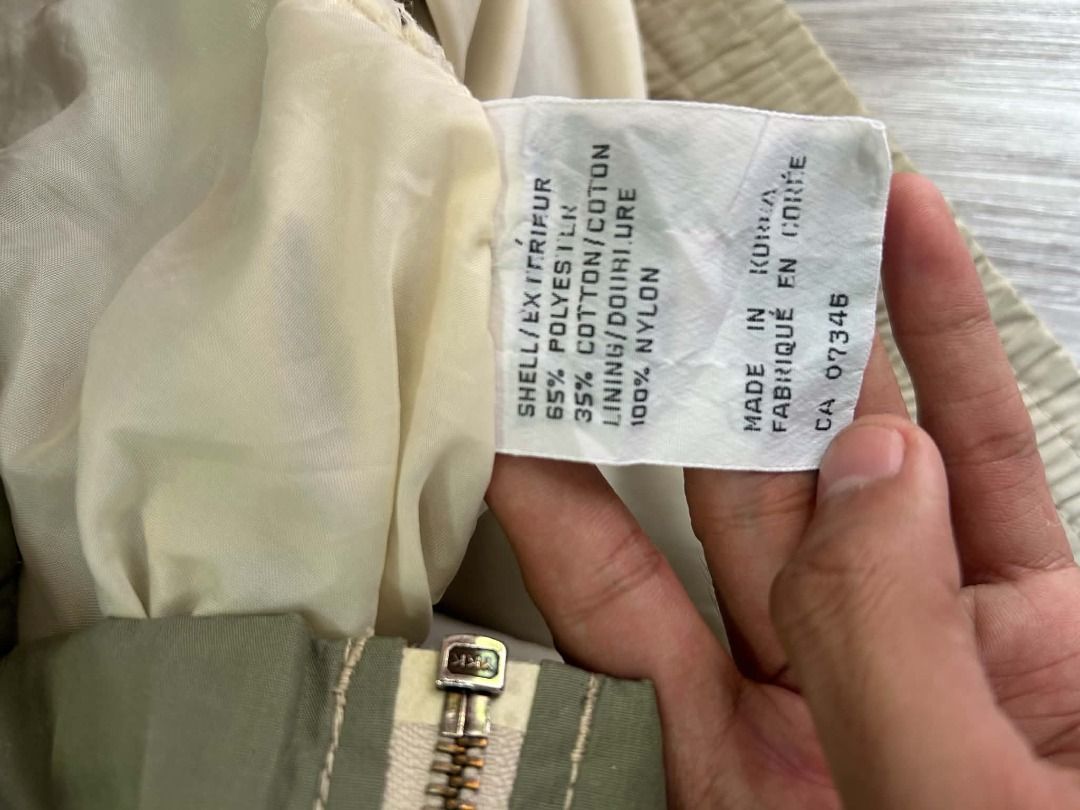 GIVENCHY VINTAGE JACKET (Category: Coats, Jackets and Outerwear) located in Digos. Submitted by grailz.find (Listing ID 1468302245, Image 3). Description: GIVENCHY HARRINGTON VINTAGE ISSUE NO PULLER.