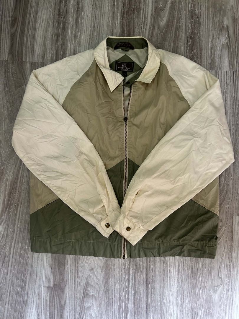 GIVENCHY VINTAGE JACKET (Category: Coats, Jackets and Outerwear) located in Digos. Submitted by grailz.find (Listing ID 1468302245, Image 1). Description: GIVENCHY HARRINGTON VINTAGE ISSUE NO PULLER.