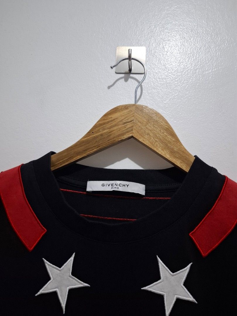 Givrenchy size large (Category: Tshirts & Polo Shirts ) located in Tarlac. Submitted by christopher.24 (Listing ID 1468316345, Image 3). Description: excellent condition legit.