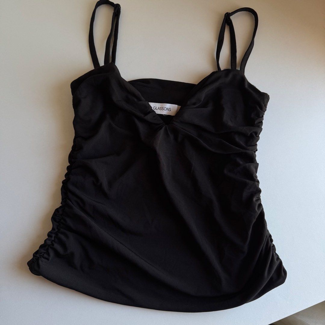 Glassons Black Ruched Top (Category: Sleeveless) located in Santa Rosa. Submitted by ceyllective (Listing ID 1468373728, Image 1). Description: .