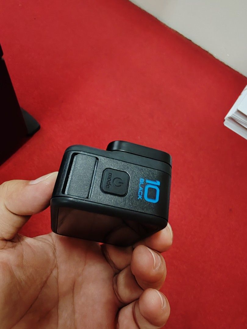 Go pro hero 10 black (Category: Video Cameras) located in Manila. Submitted by jhoven.jhoven (Listing ID 1468335559, Image 1). Description: ptpa go pro hero 10 black no any issue smooth and presentable package: go pro, 1 batt, 64gb sd card, cord and go pro handle no other accesories php 8,500 rfs: switch to insta 360 location makati or cavite.