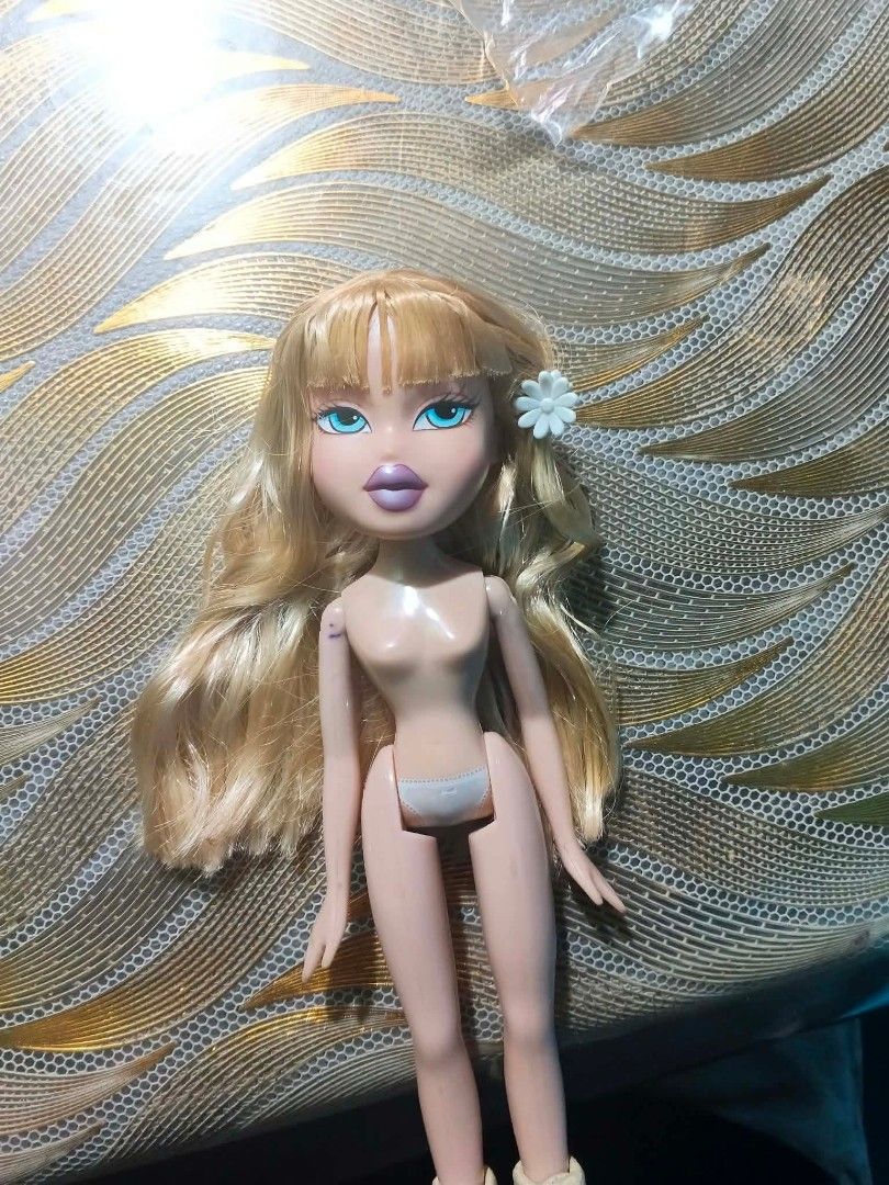 Golden Gymnastics Cloe Bratz (flawed) (Category: Kids Toys) located in Manila. Submitted by elaii_dolls (Listing ID 1468313141, Image 1). Description: — no clothes WYSIWYG has body issues and head can be fixed with e6000.