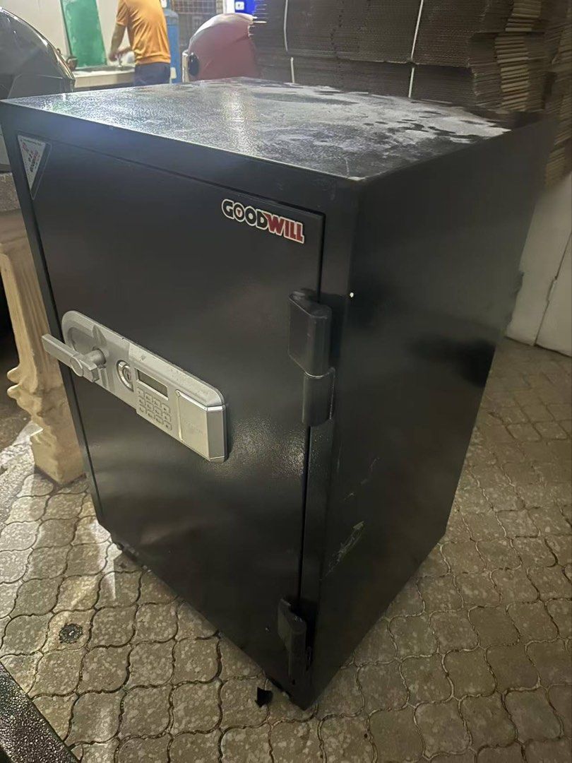 Goodwill vault (Category: Safe) located in Manila. Submitted by ivyfv04 (Listing ID 1468345695, Image 1). Description: Vault Fireproof Goodwill brand 82x57x47 cm.