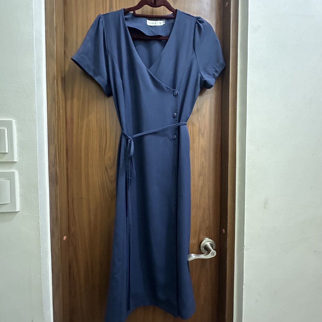 Grace and Chili Wrap Navy Blue Dress (Category: Dresses) located in Makati City. Submitted by xo.thrifty (Listing ID 1468299540, Image 2). Description: .