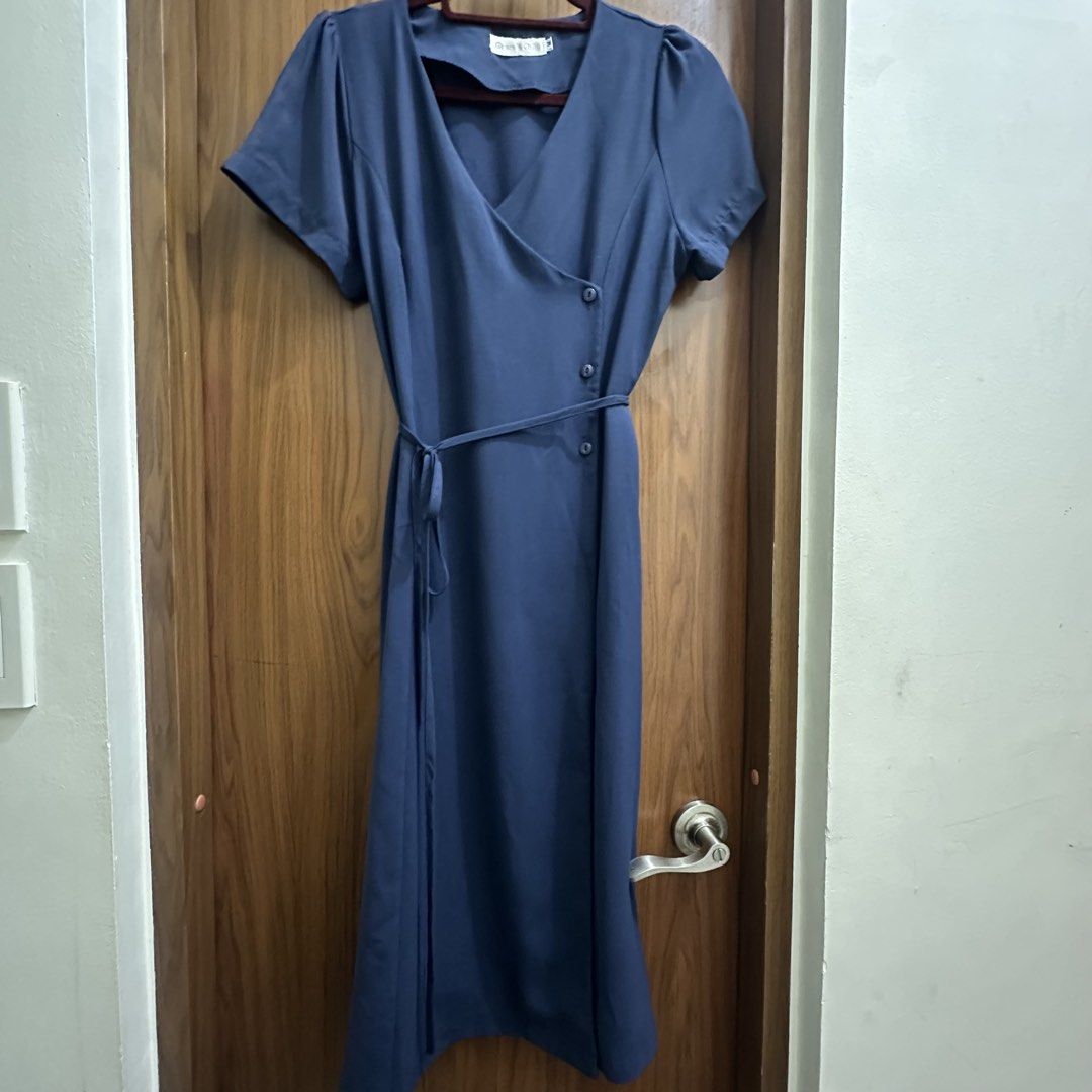 Grace and Chili Wrap Navy Blue Dress (Category: Dresses) located in Makati City. Submitted by xo.thrifty (Listing ID 1468299540, Image 1). Description: .