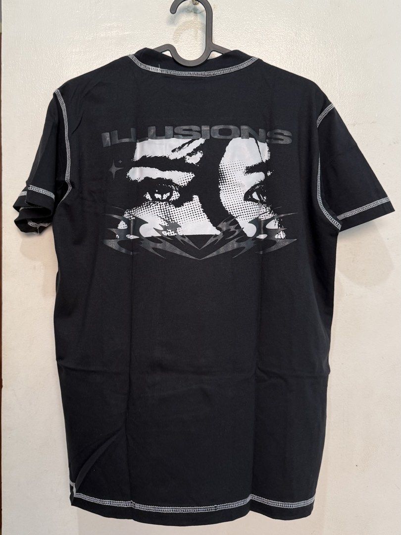 Graphic Tee Black (Category: Tshirts & Polo Shirts ) located in Manila. Submitted by katsinlao (Listing ID 1468284279, Image 2). Description: Details Size: Medium Condition:Excellent (used twice) RFS: Decluttering Payment: - Payment first policy - Gcash - Maya - Gotyme - COD (if lalamove) - Cash if meet up .