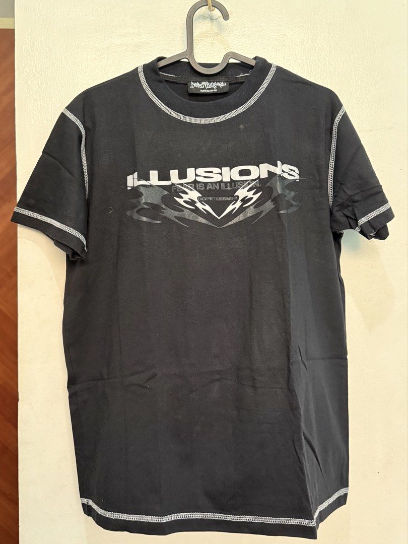 Graphic Tee Black (Category: Tshirts & Polo Shirts ) located in Manila. Submitted by katsinlao (Listing ID 1468284279, Image 1). Description: Details Size: Medium Condition:Excellent (used twice) RFS: Decluttering Payment: - Payment first policy - Gcash - Maya - Gotyme - COD (if lalamove) - Cash if meet up .