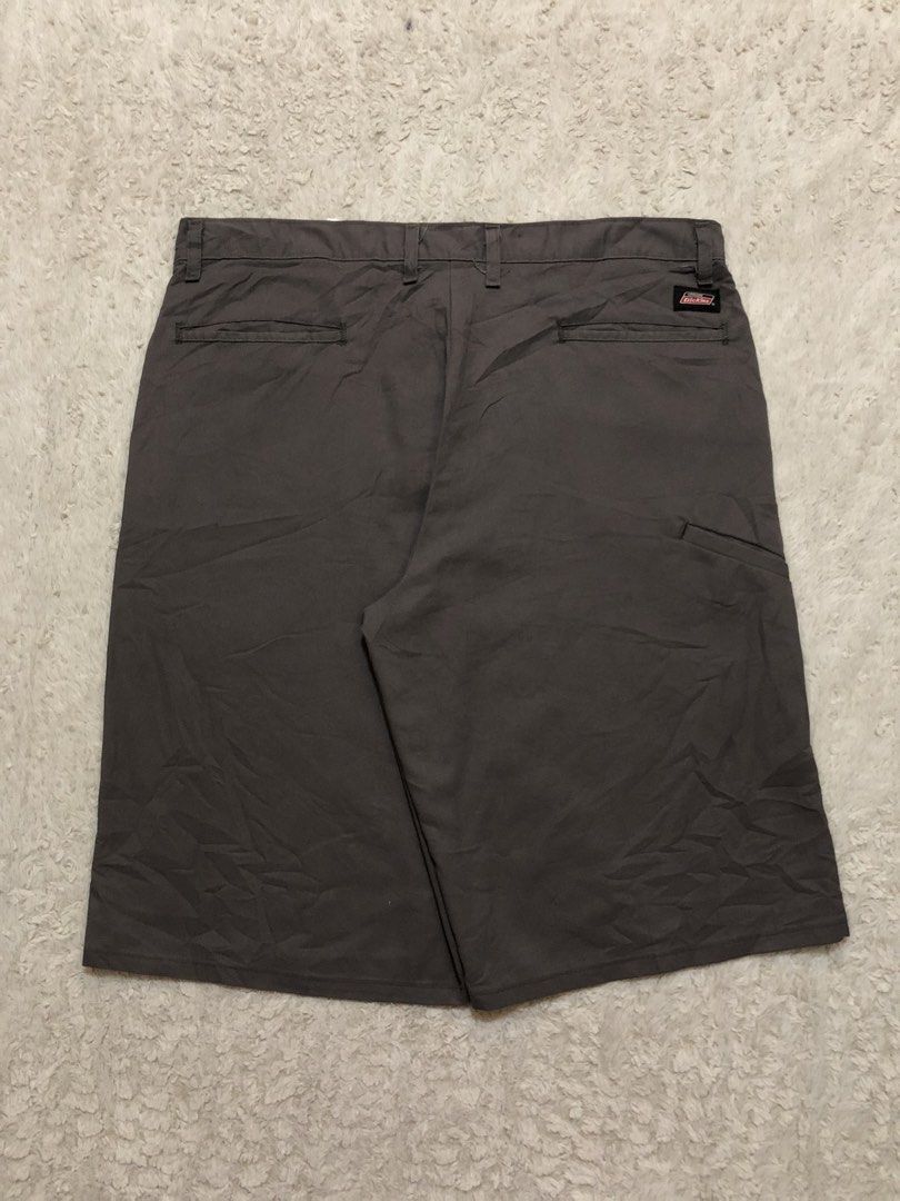 Gray Dickies dpatch (Category: Shorts) located in Canaman. Submitted by thriftmoboss (Listing ID 1468498411, Image 1). Description: 📌 DICKIES GRAY GENUINE DOUBLE PATCH 36 on tag W-38 L- 25 H-13 35% COTTON 65%POLEYESTER ‎need wash Not available:When worn ‎ISSUE: SIGN OF USED/ PAINT STAIN ‎ Price 850 negotiable ‎•✅PLUS SHIPPING FEE (+75) ‎•🔵MOP: G CASH ‎•🟥COURIER: JnT ‎•📍LOC:Magsaysay, Naga city ,Camarines Sur 🌫️.