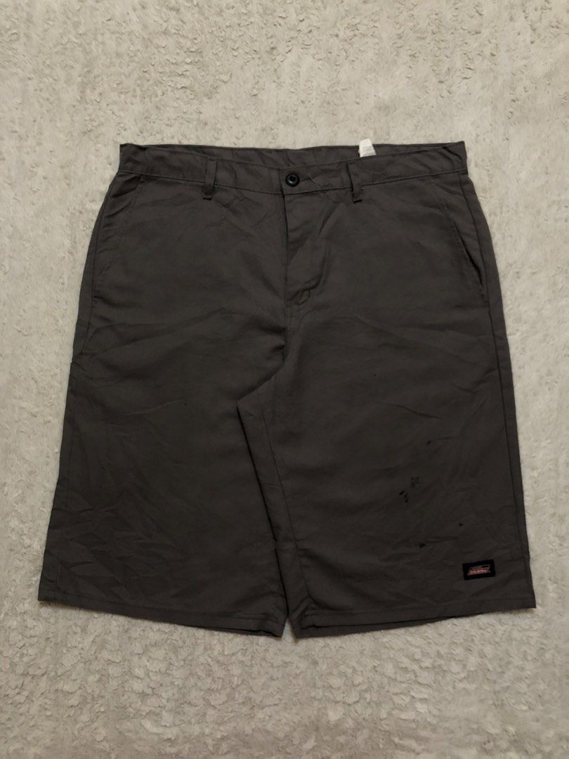 Gray Dickies dpatch (Category: Shorts) located in Canaman. Submitted by thriftmoboss (Listing ID 1468498411, Image 2). Description: 📌 DICKIES GRAY GENUINE DOUBLE PATCH 36 on tag W-38 L- 25 H-13 35% COTTON 65%POLEYESTER ‎need wash Not available:When worn ‎ISSUE: SIGN OF USED/ PAINT STAIN ‎ Price 850 negotiable ‎•✅PLUS SHIPPING FEE (+75) ‎•🔵MOP: G CASH ‎•🟥COURIER: JnT ‎•📍LOC:Magsaysay, Naga city ,Camarines Sur 🌫️.