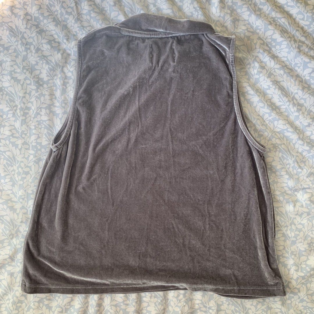 GRAY HALTER TOP FOLDED & HUNG (Category: Others Tops) located in Quezon City. Submitted by odd.and.ends (Listing ID 1468285453, Image 3). Description: fits small to medium! .