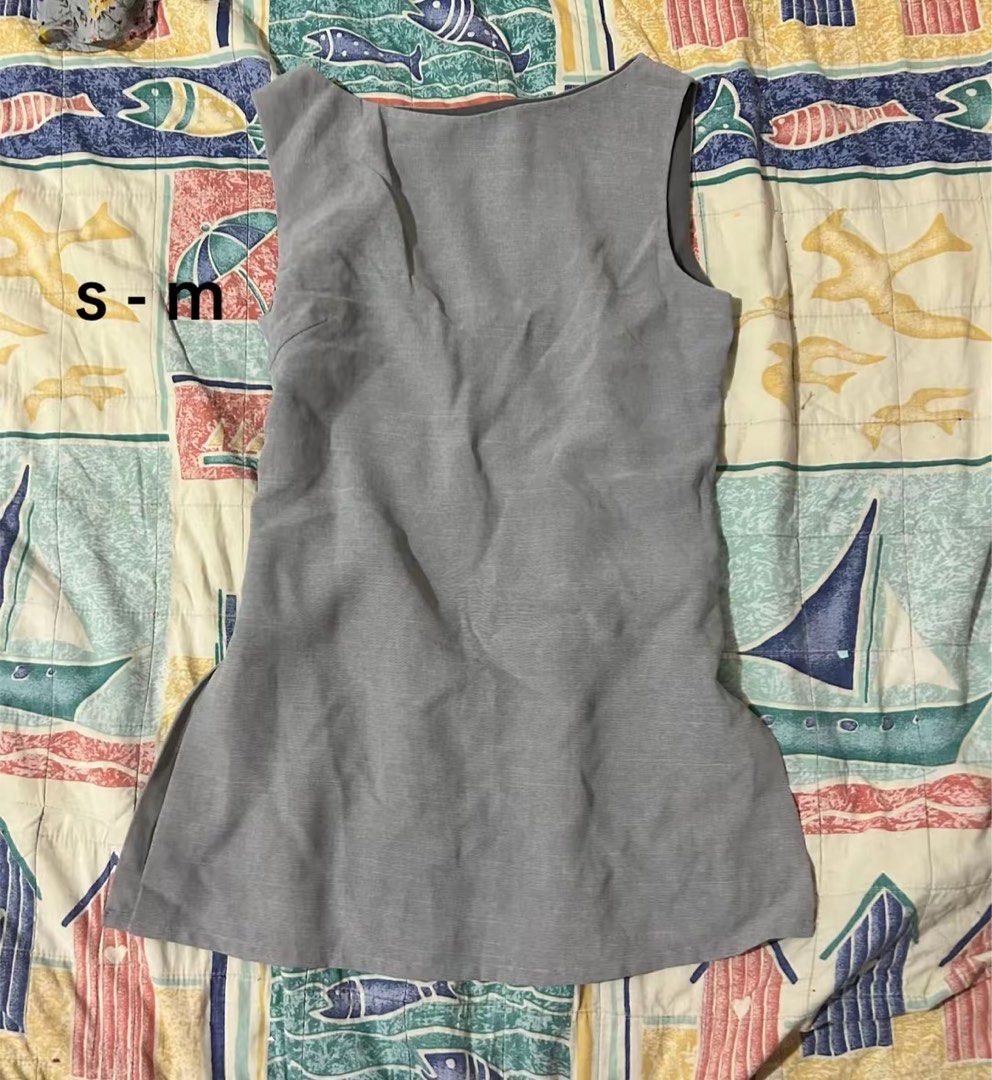 Gray Office Corporate Formal Top (Category: Blouses) located in Pinamalayan. Submitted by _dragonfly (Listing ID 1468458137, Image 1). Description: 🪡 Size S-M.