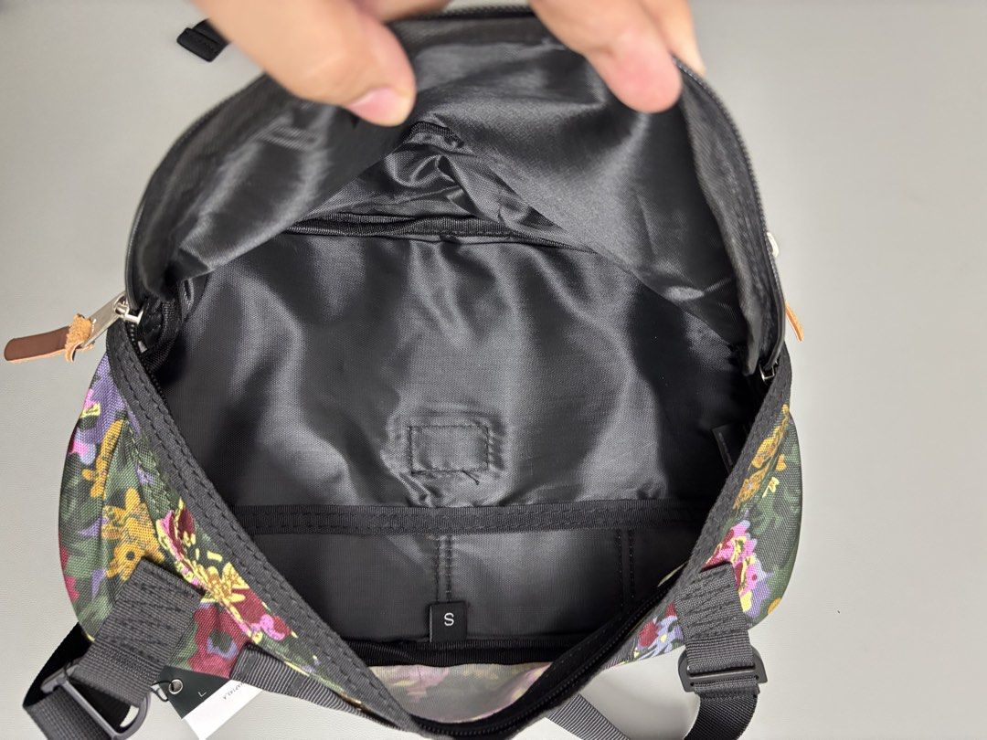 Gregory Sling Bag (Category: Sling Bags) located in San Fernando. Submitted by kayemanalac_05 (Listing ID 1468427468, Image 3). Description: .
